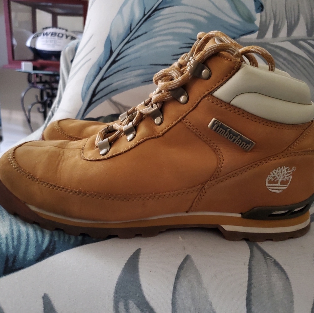 Boots - Picture 3 of 4